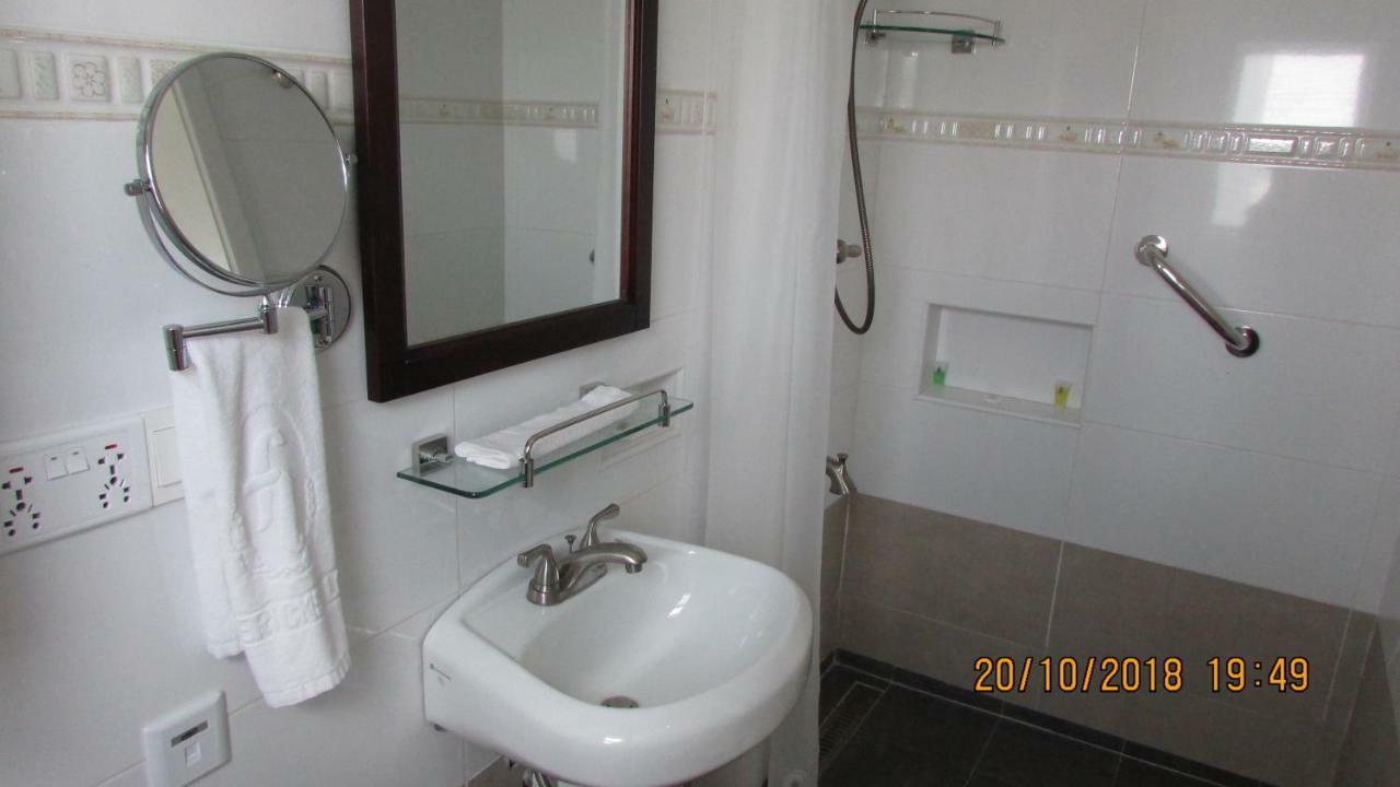 Frederick'S Lodge Кумаси Екстериор снимка